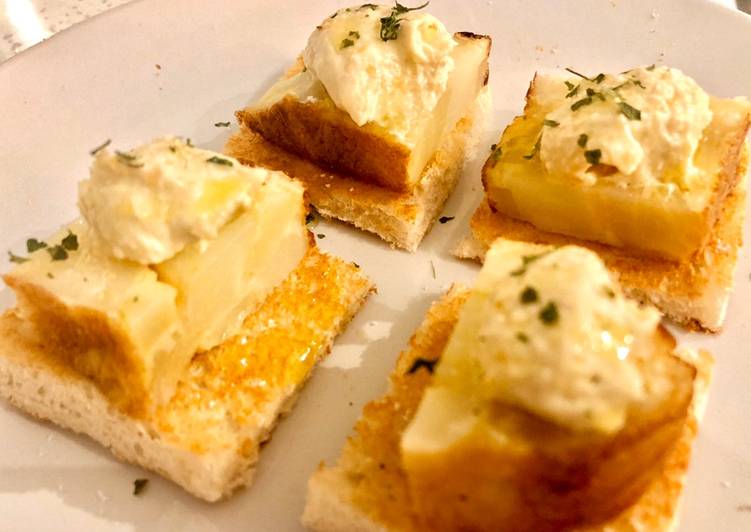 Tapas de tortilla y hummus