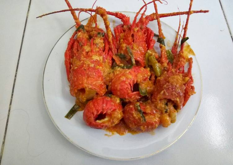 Langkah Mudah untuk Menyiapkan Lobster saus padang yang Lezat Sekali