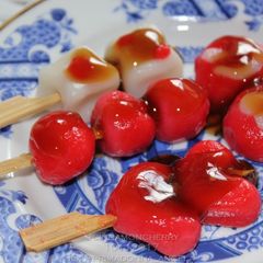 A picture of Mitarashi Dango.