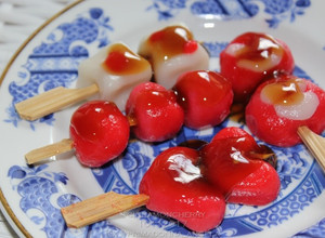 A picture of Mitarashi Dango.