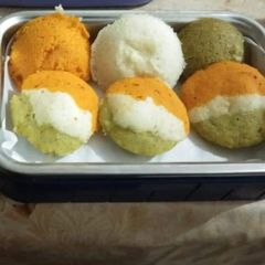 A picture of Tricolor Idli.