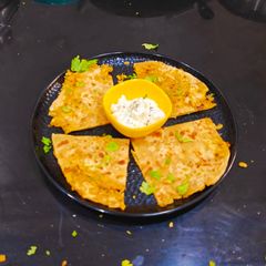 A picture of Moth Beans (Matki) Paratha.