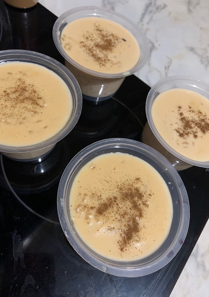 Una foto de Arroz con leche al Baileys