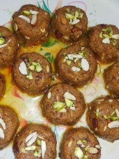 અડદિયા (Adadiya Recipe In Gujarati) રેસીપી મુખ્ય ફોટો