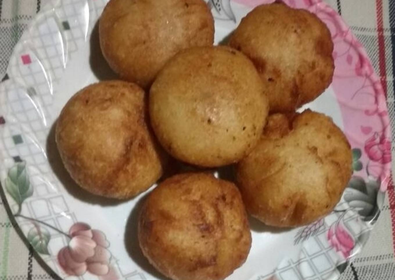 Sweetened coconut stuffed semolina dumplings