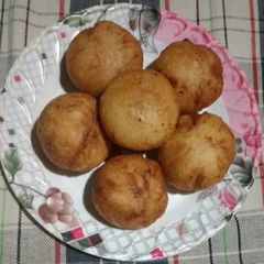 A picture of Sweetened coconut stuffed semolina dumplings.