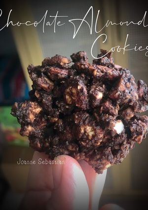 Foto resep Chocolate Almond Cookies