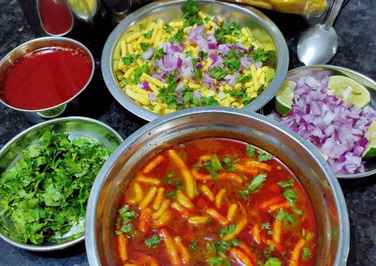 Step-by-Step Guide to Prepare Homemade Baroda&#39;s famous Mahakali Sev-usal