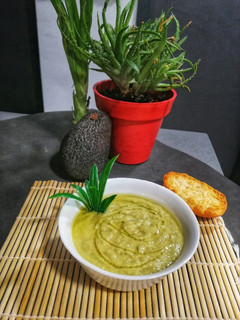 Una foto de Gazpacho de Aguacate
