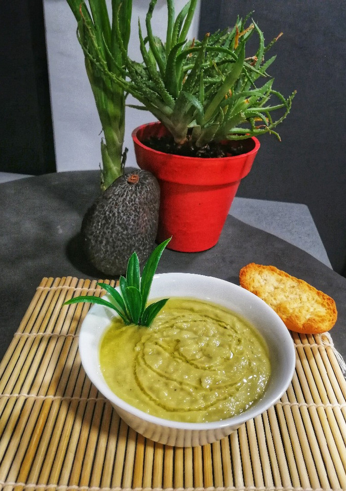 Una foto de Gazpacho de Aguacate