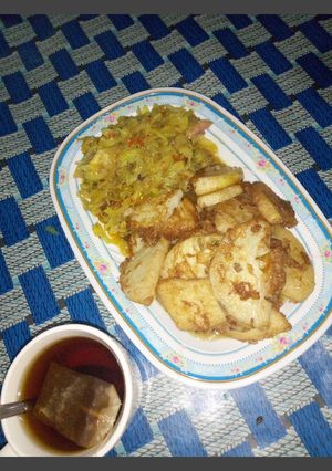 A picture of Golden yam with cabbage sauce.