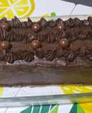 Torta de chocolate cubierta con ganache de chocolate