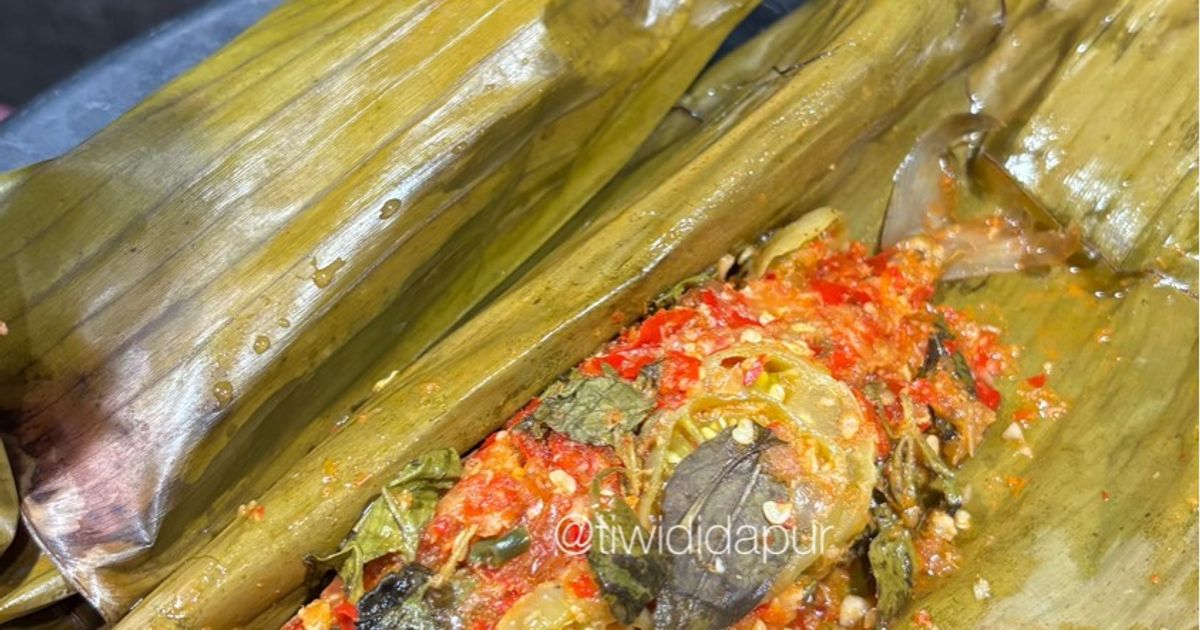 Pepes ikan asin peda