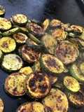 Courgettes au beurre de chorizo,curry et pavot bleu (recette plancha)