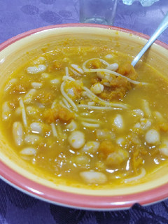 Una foto de Porotos con Riendas