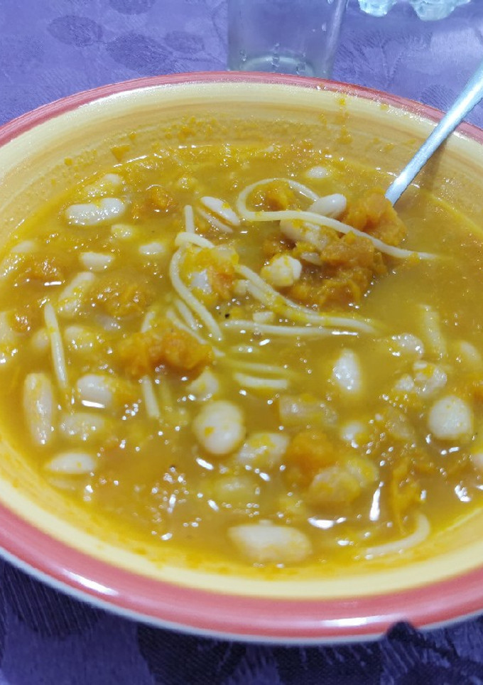 Una foto de Porotos con Riendas