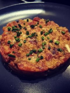 Una foto de Tartar de atún con maracuyá y wasabi