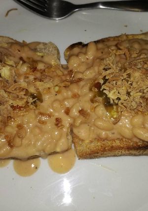 A picture of Gourmet vegan beans on toast.
