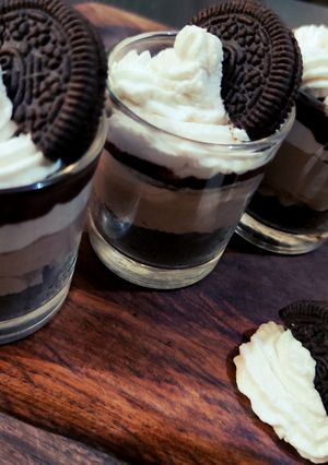 ऑरियो चॉकलेट मूस(Oreo chocolate mousse recipe in Hindi) रेसिपी मुख्य फोटो