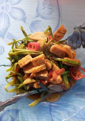 Foto resep 16. Kangkung tumis saos