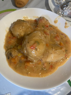 Una foto de Jamoncitos de pollo al vino con verduras