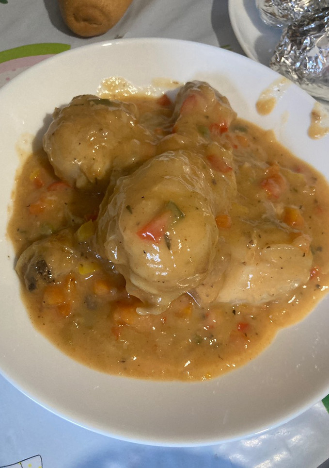 Una foto de Jamoncitos de pollo al vino con verduras
