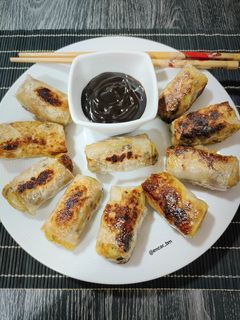 Una foto de Rollitos crujientes de papel de arroz con verduras