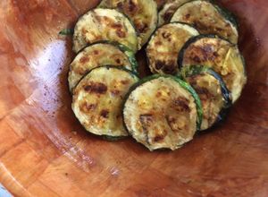 Una foto de Zapallitos italianos grillados de guarnición