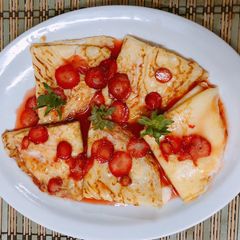 A picture of Thick Strawberry Crepes.