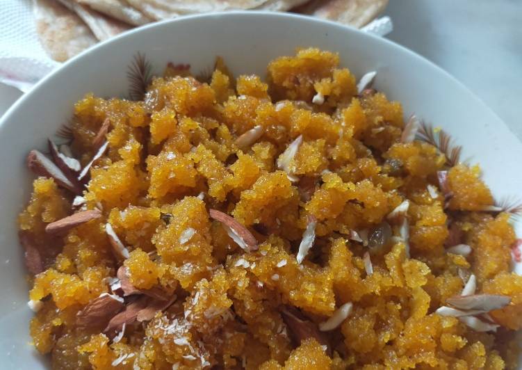 Recipe of Ultimate Sooji ka bikhra halwa with parathay