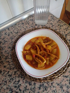Una foto de Patatas guisadas con calamar congelado
