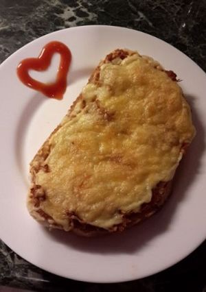 Melegszendvics pörköltmaradékból recept fotója