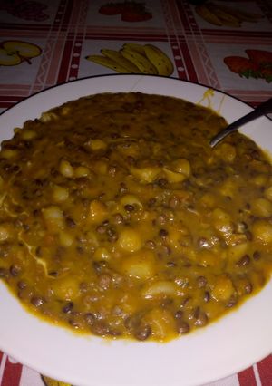 Una foto de Lentejas con fideo caracolito