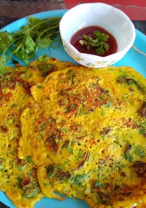 A picture of Spinach gramflour cheela.