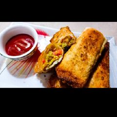 A picture of Macroni spring rolls.