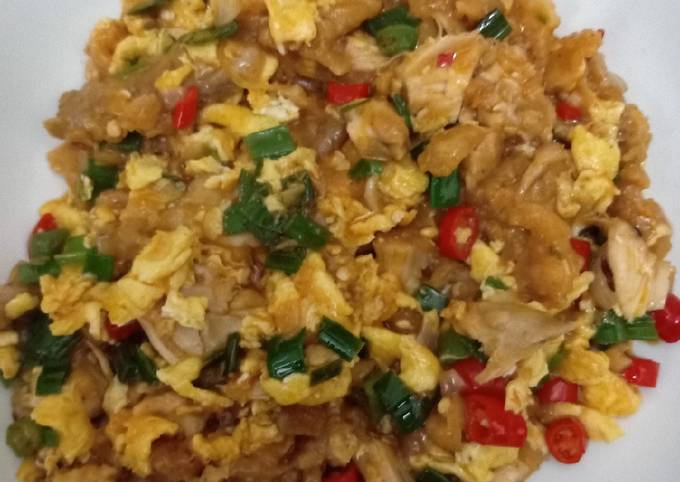 Scrambled Egg with crispy chicken