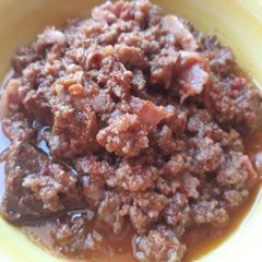A picture of Corn beef sauce.