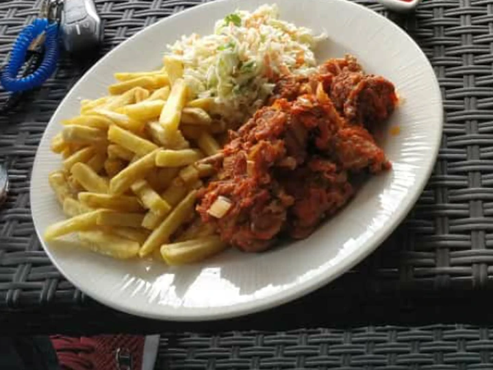 Recipe Chips,coleslaw and sauced meat the Can Spoil the Tongue Can spoil the tongue
