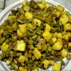 A picture of Aloo Faliyan.