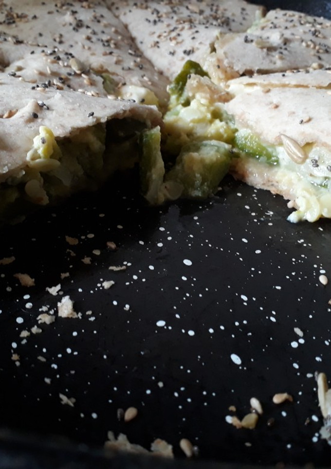 Una foto de Tarta de zapallitos con masa integral casera 🥒