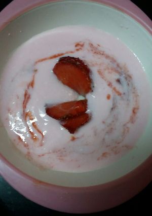 A picture of Strawberry Flavour curd.