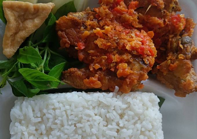 Resep Ayam Geprek Totabuan Oleh Yanti Mamonto Cookpad