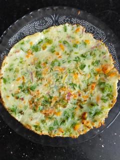 ரவை ஆம்லெட் தோசை(rava omelette recipe in tamil) செய்முறை முக்கிய புகைப்படம்