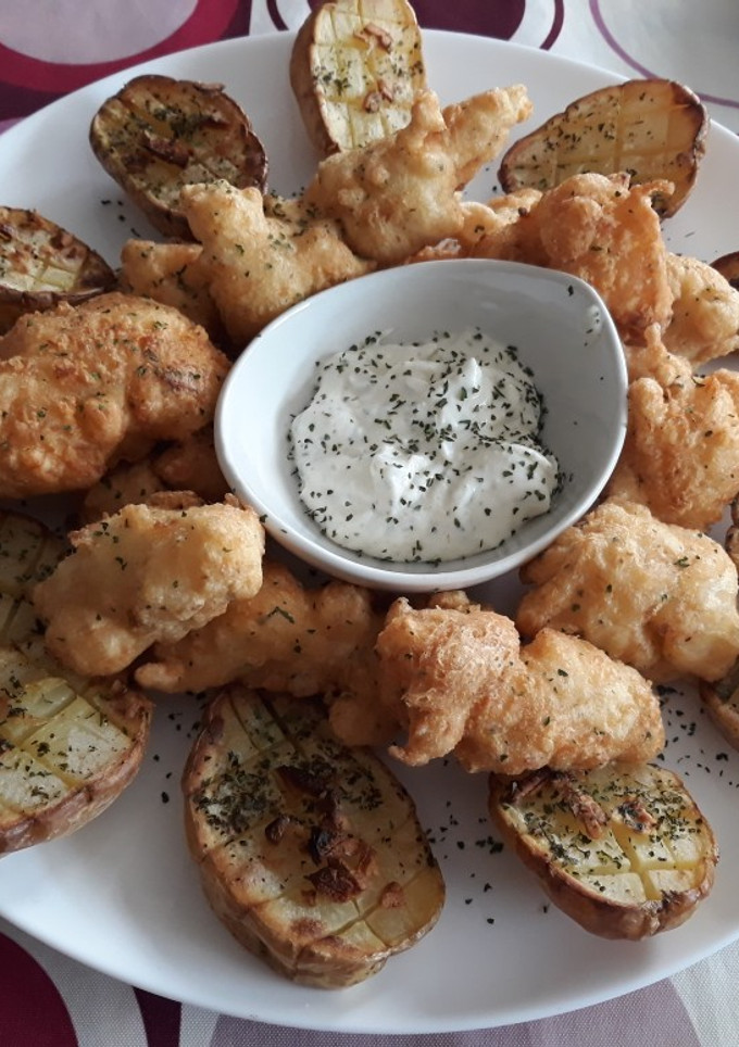 Una foto de Buñuelos de bacalao con papas asadas