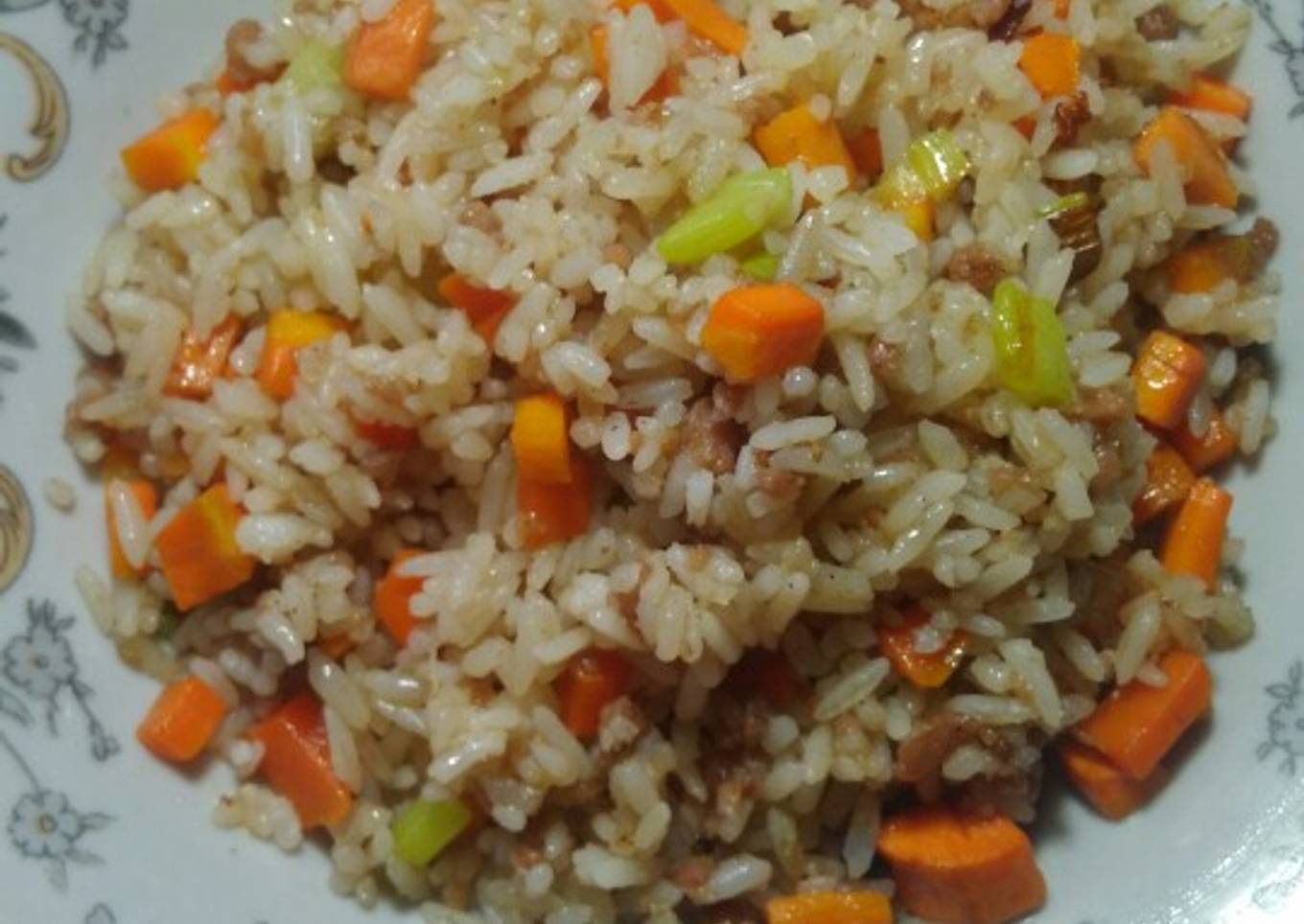 Nasi goreng simple,gurih, 15 menit jadi