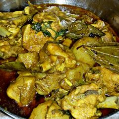 A picture of Bengali Style Chicken Curry.