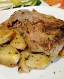 Pollo al Forno con Patate, Origano e Crema di Aglio