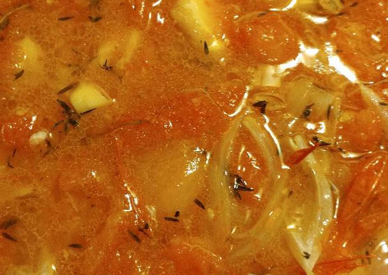 Light tomato sauce with shrimp