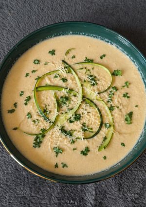Krémes cukkinis-csirkés krémleves recept fotója