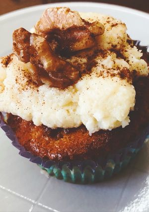 Φωτογραφία της συνταγής Cupcake με γλάσο αναρή-βούτυρο και μέλι με καρύδια